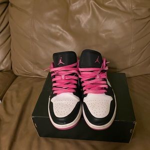 size 10 jordan 1 low fuchsia